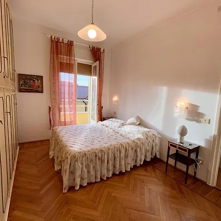 Via Nuvoloni Apartament *